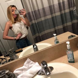 Meet your Posher, Athena